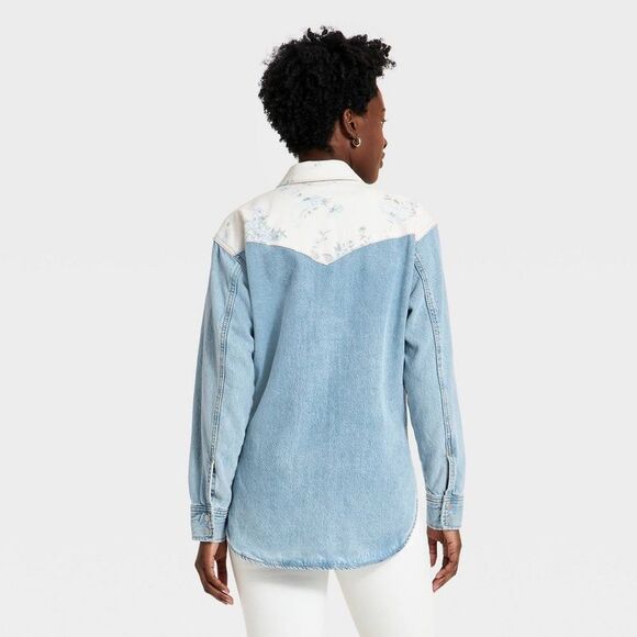 Universal Thread - Women's Relaxed Western Craft Button-Down Denim Sh Light Wash - Picture 2 of 4